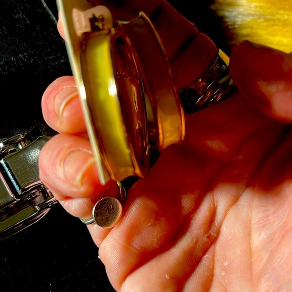 Kenneth Cole Enameled Gold Tone Hypoallergenic Earrings! NWOT! - Picture 3 of 4